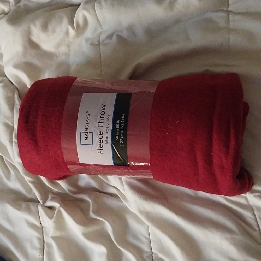 NWT Mainstays Fleece Throw 50in X 60in